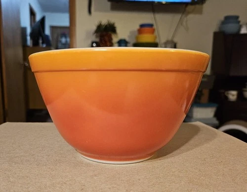 Vintage Pyrex Flameglo #401 Mixing Bowl