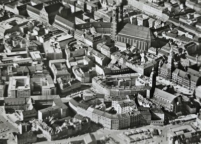 AK München Innenstadt Luftaufnahme 1972 Frauenkirche Kaufinger Str Marienplatz 