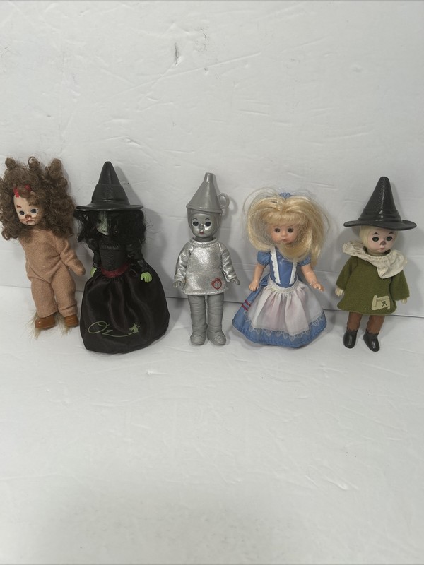 Lot Is (5) 2007 Wizard Of Oz Madame Alexander Dolls 6” Scare Crow, Tin Man. Etc