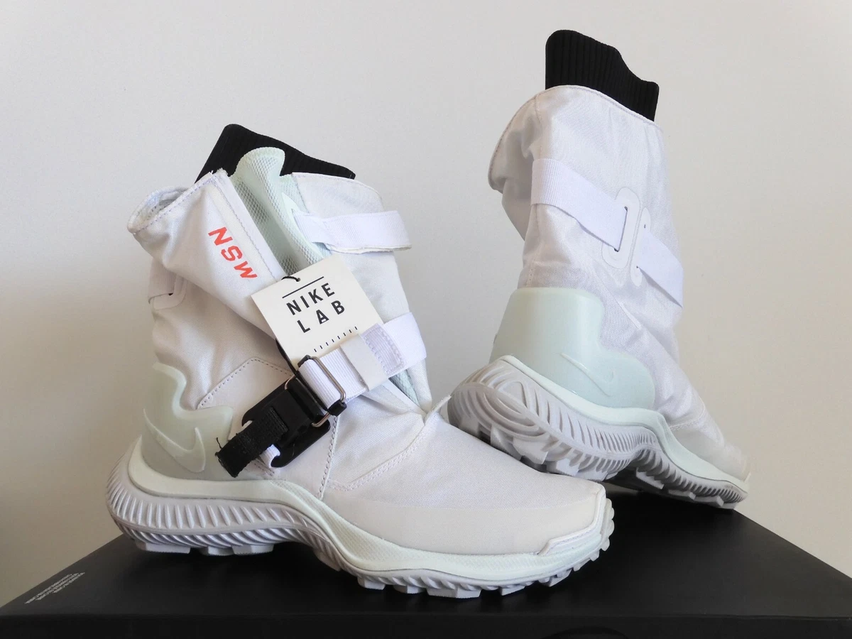 WMNS NIKE NIKELAB NSW GAITER BOOT WHITE-BARELY GREEN-BLACK SZ 5
