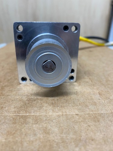 Parker Servo Motor CM233XE-115968 110701N0020 75V 5.14A 16.69V/KRPM .334 kW - Picture 6 of 9