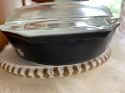 Vintage Pyrex Black Snowflake Divided Casserole with Lid (1.5 Quart) - Picture 7 of 17
