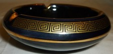 BEAUTIFUL SC GREECE BLACK PORCELAIN 24K GOLD TRIM ASHTRAY DEPICTS ANCIENT GREEK