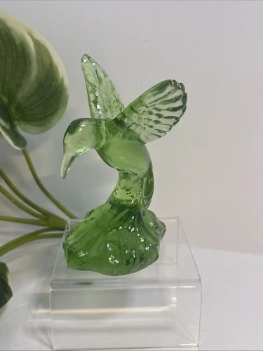 Fenton Glass Hummingbird Figurine Fern Green Incised Fenton Label 4"