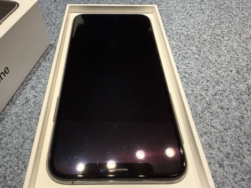 IPhone Xs 256GB Unlocked 1 Owner Great Working Condition - Image 4 of 4