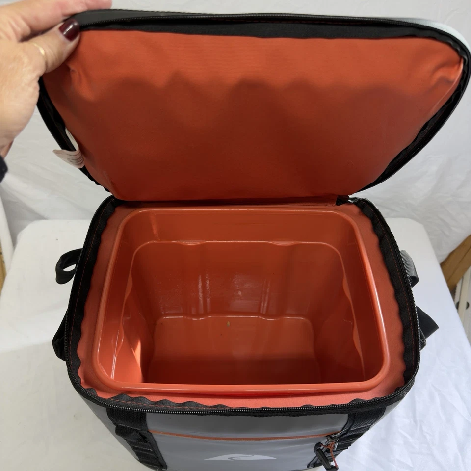 Enfriador de camping High Sierra con correa de transporte y asas Foto 2 de 4