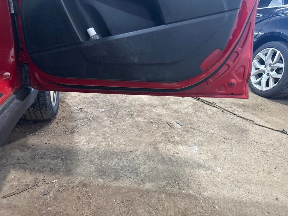 Used Front Right Door Assembly Front fits: 2014 Kia Sportage w/o solar Front Rig Foto 2 de 4