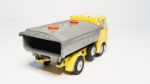 CORGI TOYS, ERF MODEL 64 G CEMENT TRUCK - Picture 5 of 7
