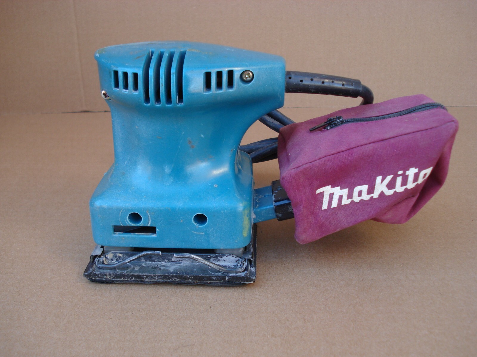 Makita Corded Electric 1/4 Sheet Finishing Palm Sander with Bag Model