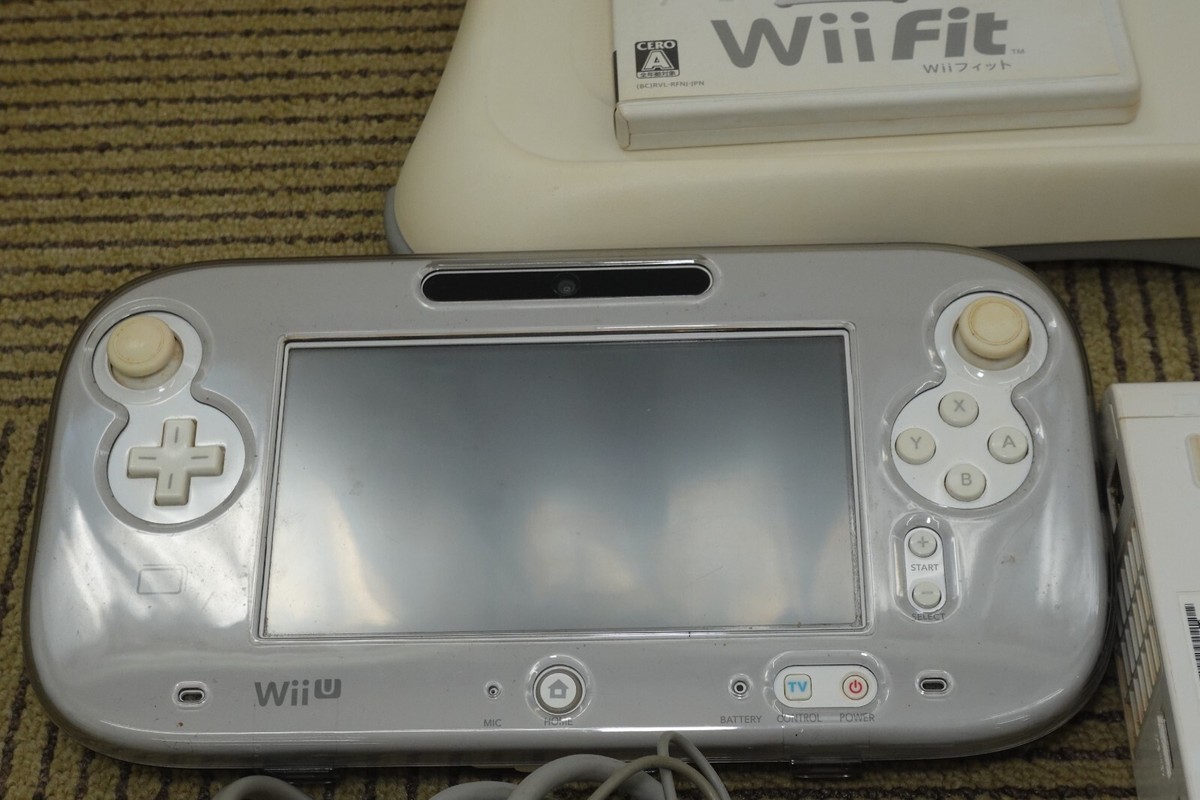 Nintendo WiiU 32GB white WUP-001 working item software wii fit etc