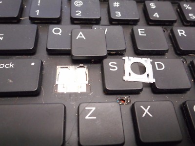 SINGLE KEY CAP+CLIP FOR DELL PRECISION 7710 P/N: 383D7 MODEL: V147025BS, HIAA 10