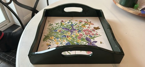 VTG Wooden Serving Tray Green w 4 Ceramic Floral Tiles Flowers Butterfly 13”x13” - Picture 4 of 5