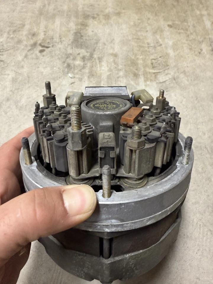 Alternador Porsche 911 Carrera - Original OEM - No funciona - Se puede reconstruir Foto 3 de 4