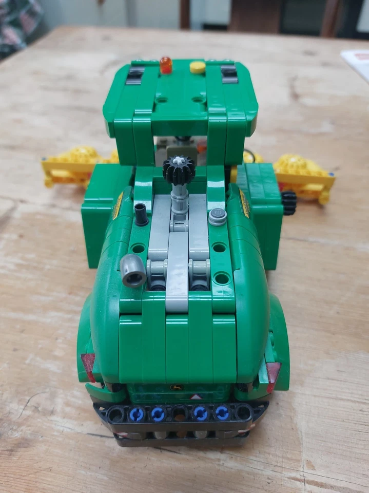 LEGO Technic 42168 John Deere 9700 Forage Harvester 559pcs Box Manual, photo 4 of 5