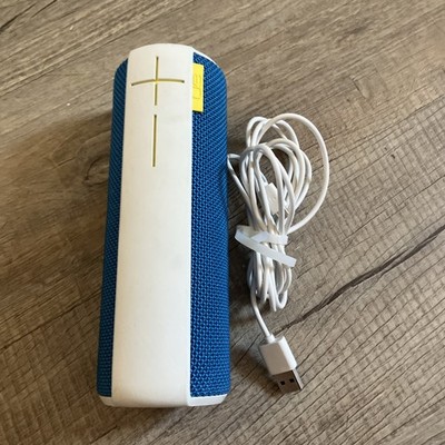 Ultimate Ears UE Boom Wireless Bluetooth Speaker S-00122 Blue And White