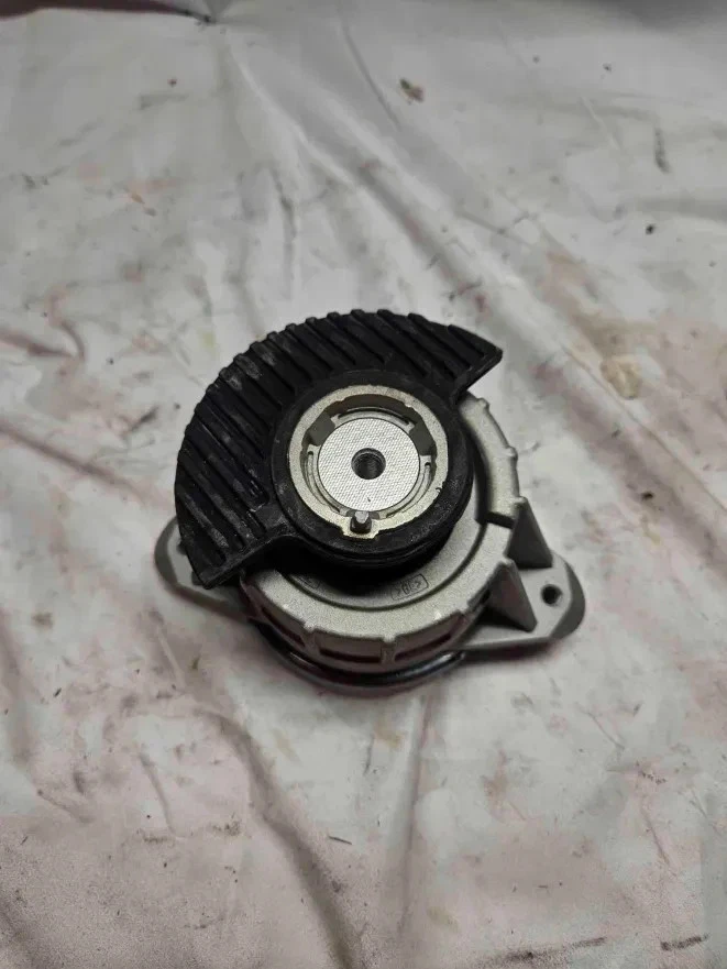 1 件 2008 - 2017 梅赛德斯奔驰发动机支架 C230 C250 E350 E400 A2042400917 — 第 3/4 张图片