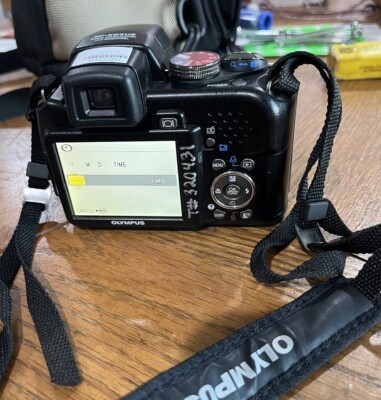 Olympus SP-565UZ 10MP Digital Camera with 20x Optical Zoom, With
