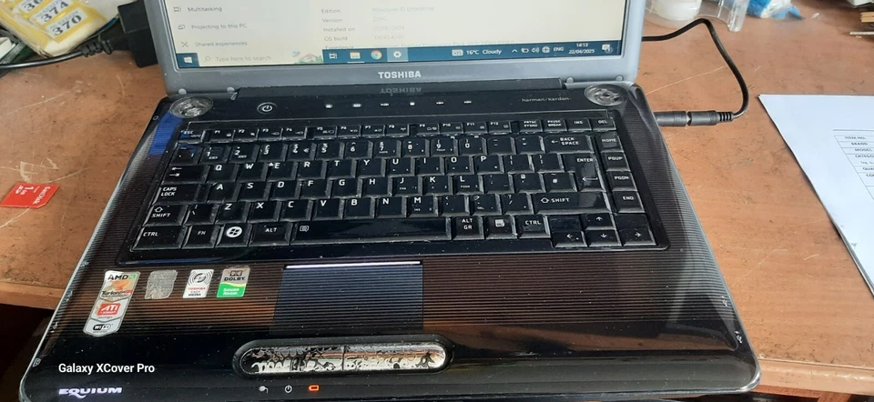 Toshiba Equium A300D-13x Boots w/ test HDD AMD turion 64x2 @2 Ghz 2 GB RAM (367) - Image 4 of 4