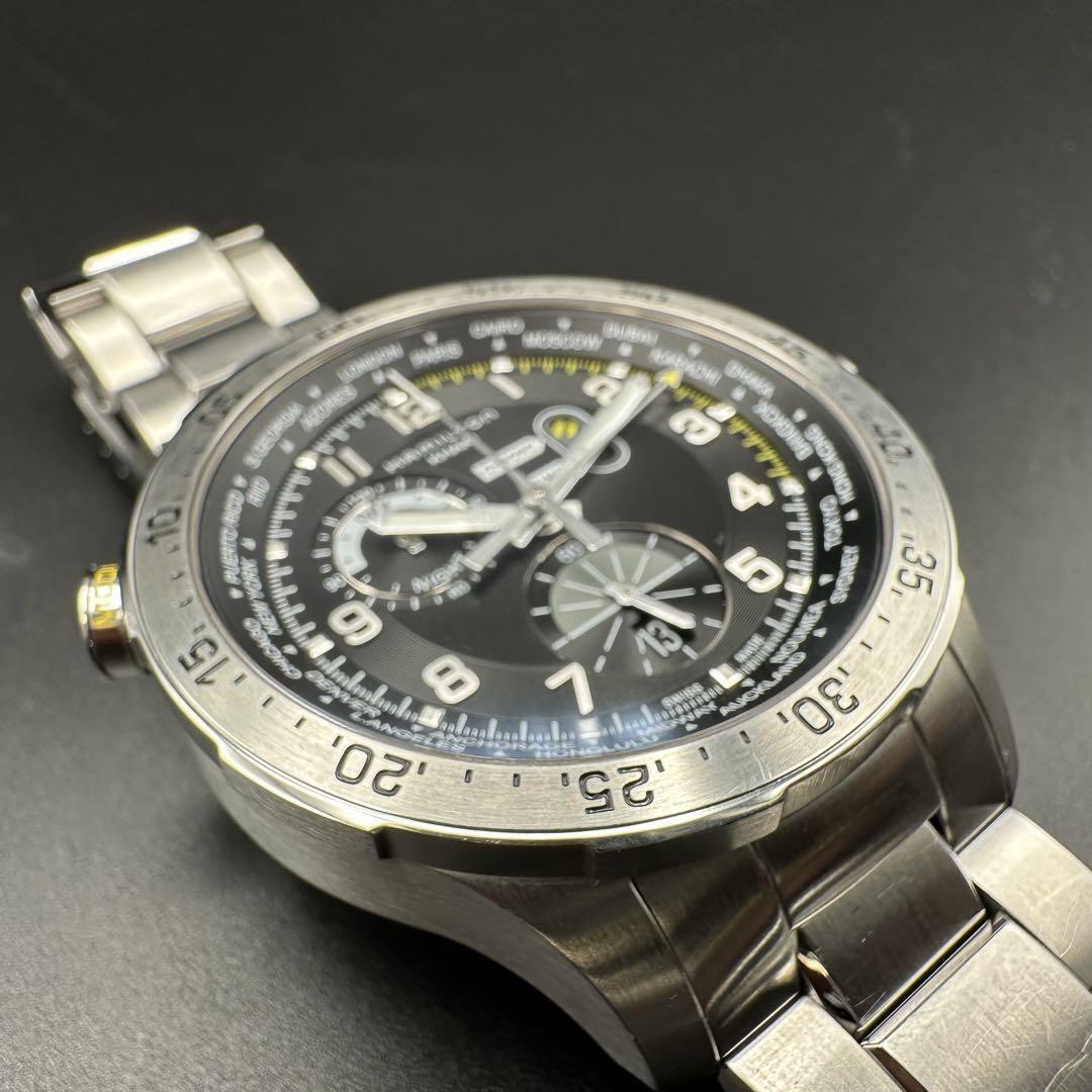 Hamilton H76714135 Worldtimer Chrono Quartz Watch - 24 Time Hamilton H76714135 Worldtimer Chrono Quartz Watch - 24 Time