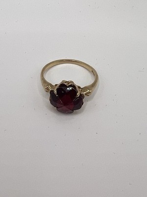 Ring 10 Karat Gold 7,5 Karat Laborgefertigt Rubin Kleeblattform. Größe 8