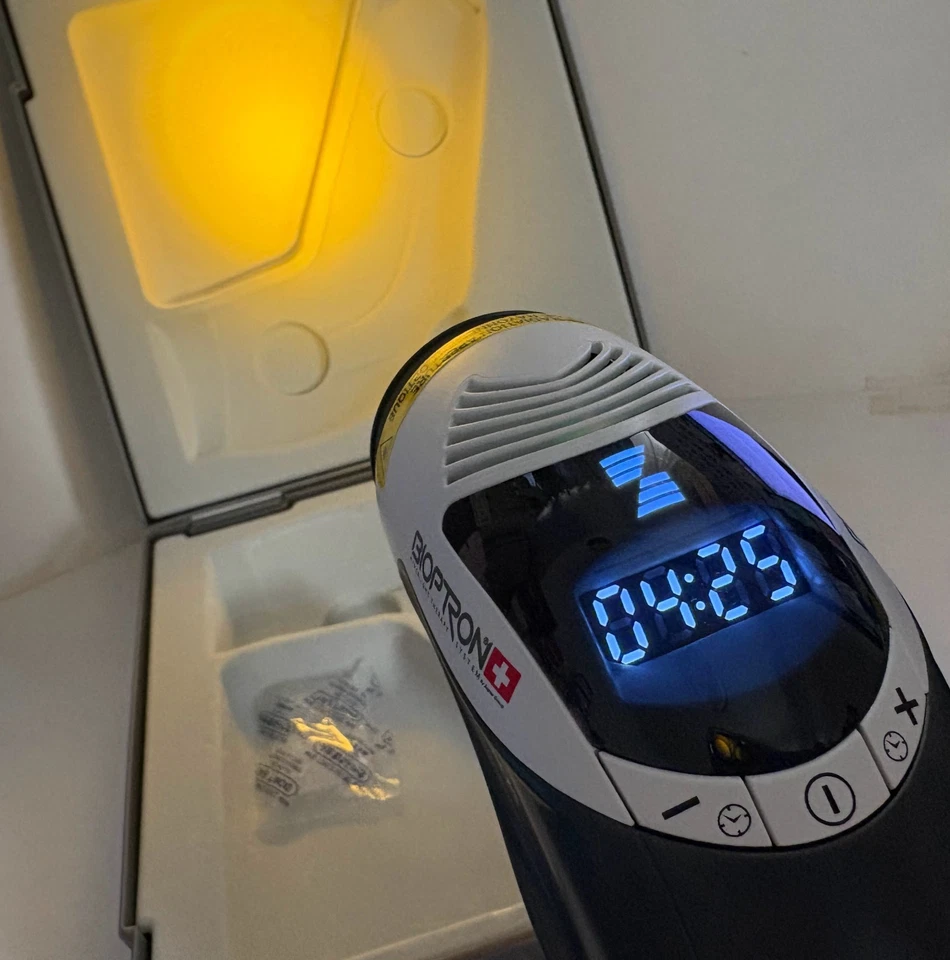 Bioptron YouTHron " 2022 " LIGHT THERAPY 100-240V " Very Good " ! Japan Import - Image 4 of 4