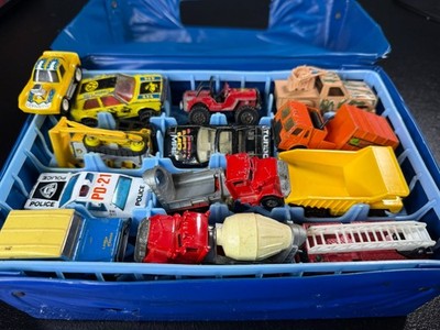 Matchbox & Hot Wheels Vintage 1:64 Diecast Car/Truck Lot w/ Blue Case