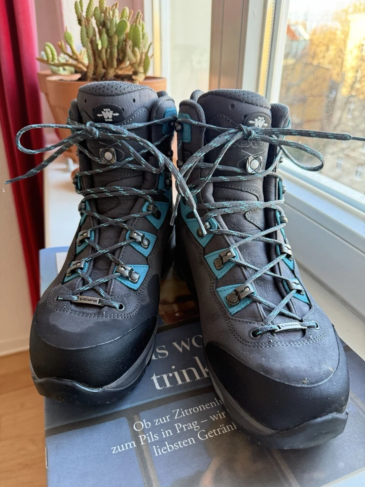 Wanderstiefel, Bergschuh, LOWA, Gr. 41,5 schwarz-Blau, fast neu, Damen/Herren