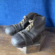 Ancienne paire de chaussures de football Rugby en cuir / Années 1940-50 sport