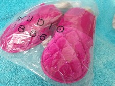 Avon Pink Slippers NIP Fuzzy Fluffy Faux Fur Pearls Women s Sz 8 M Studio 1886