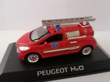 Véhicule Peugeot H2O    pompiers 1:43 eme    avec boite plexi   (  neuf  )