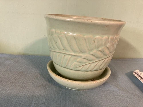 McCoy ? flower planter pot soft light green 5.5" small chip on water rim