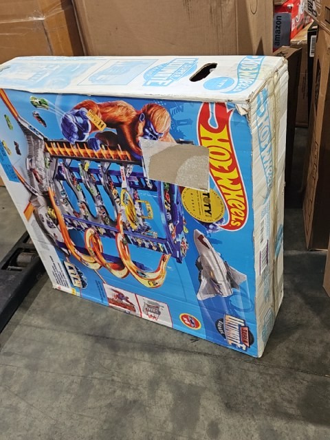 Mattel FML03 Hot Wheels Super Ultimate Garage Playset for sale