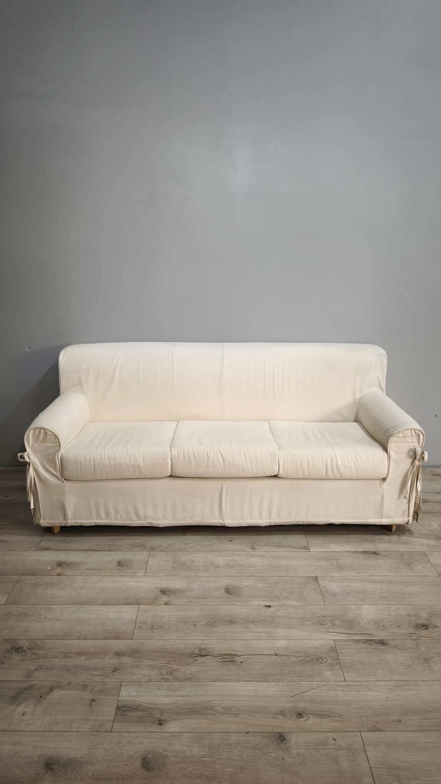 92856 Divano tre posti in tessuto bianco