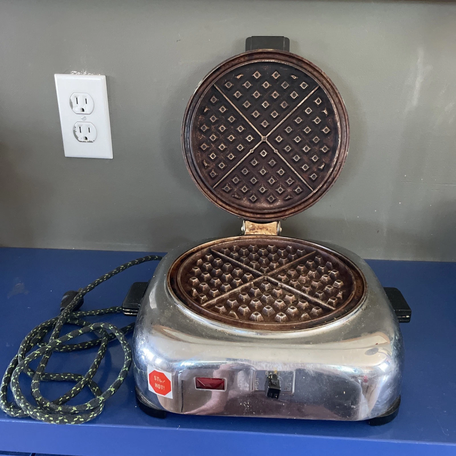 Vintage Waffle Maker Utility Electric Co 660W 120V Cat. No 830 Automatic Works