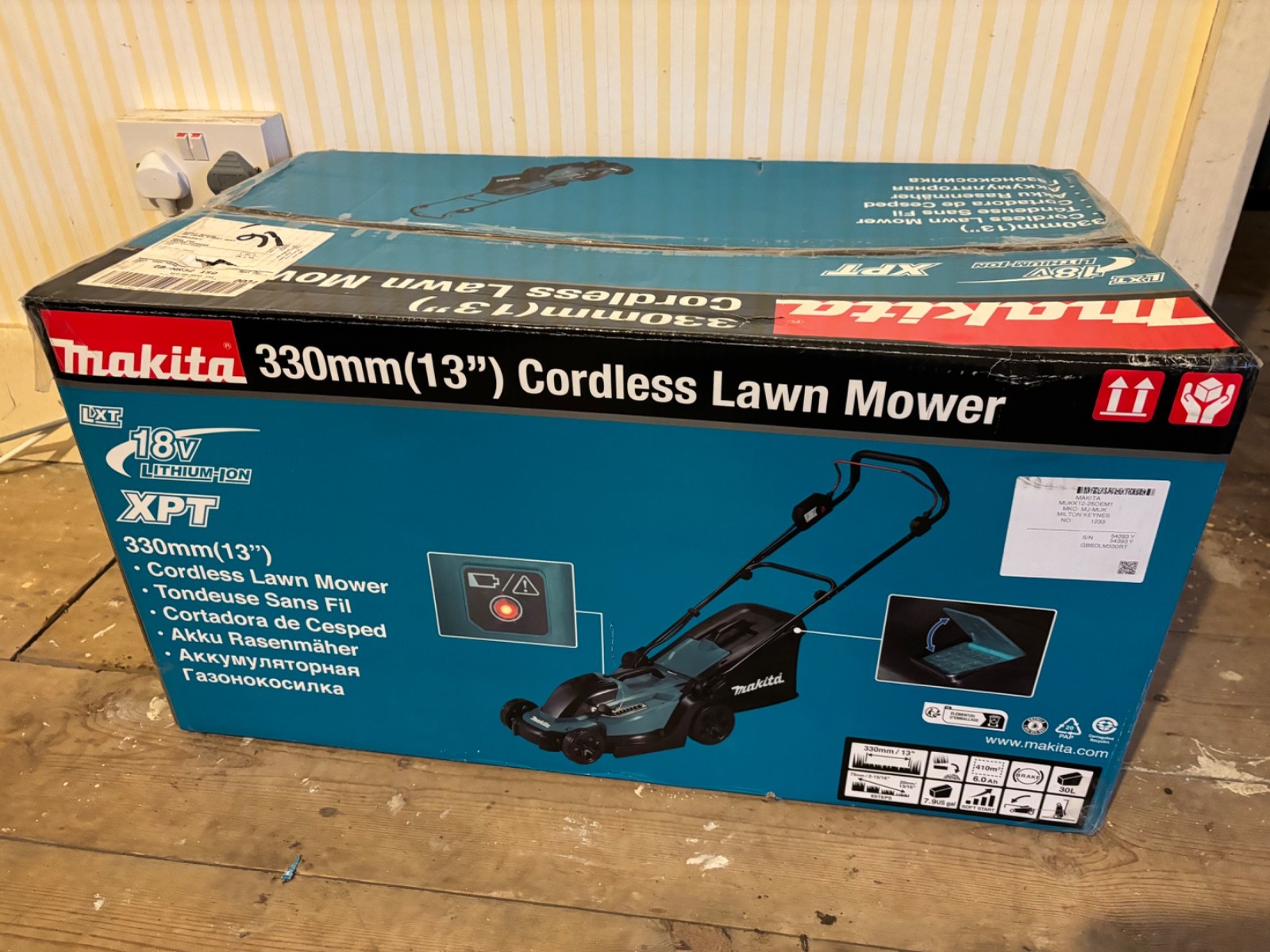 Makita DLM330Z 18v LXT Cordless Lithium Battery Lawn Mower 33cm Cut - Bare Unit