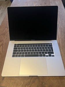 Apple MacBook Pro, Silber, 16 Zoll Display