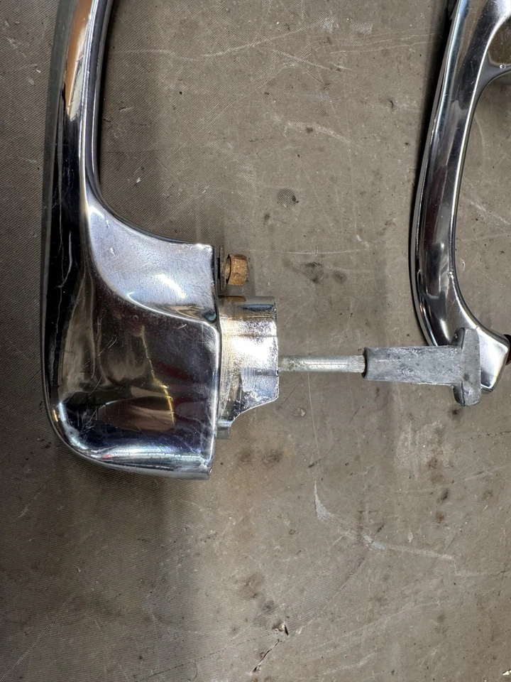 Manijas de puerta trasera Oldsmobile Cutlass Vista Cruiser Malibu Tempest 1968-1972 Foto 2 de 4