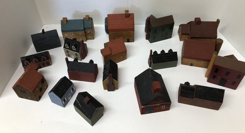 Lote de mini casas de madera pintadas a mano de arte popular vintage (18) algunas firmadas - Imagen 8 de 12