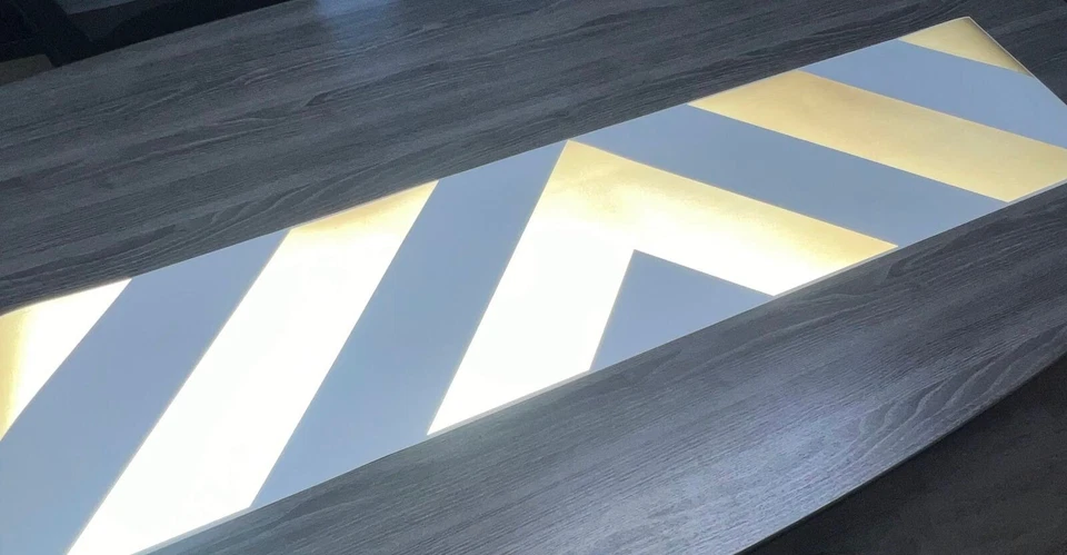 Calcomanía reflectante para camión Chevron Oralite | Puerta trasera Silverado roja/negra/blanca Foto 4 de 4