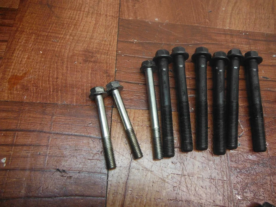 Honda ST1300P 2005 pernos de motor hardware tornillos de motor Foto 2 de 4