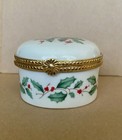 Lenox Round Hinged Trinket Box Christmas/Holly & Berries w/Gold Trim Gift Box