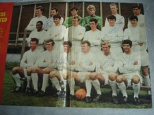 LEEDS UNITED TEAM PHOTO 1960's - OLD GOAL MAGAZINE - SIGNED BY 7