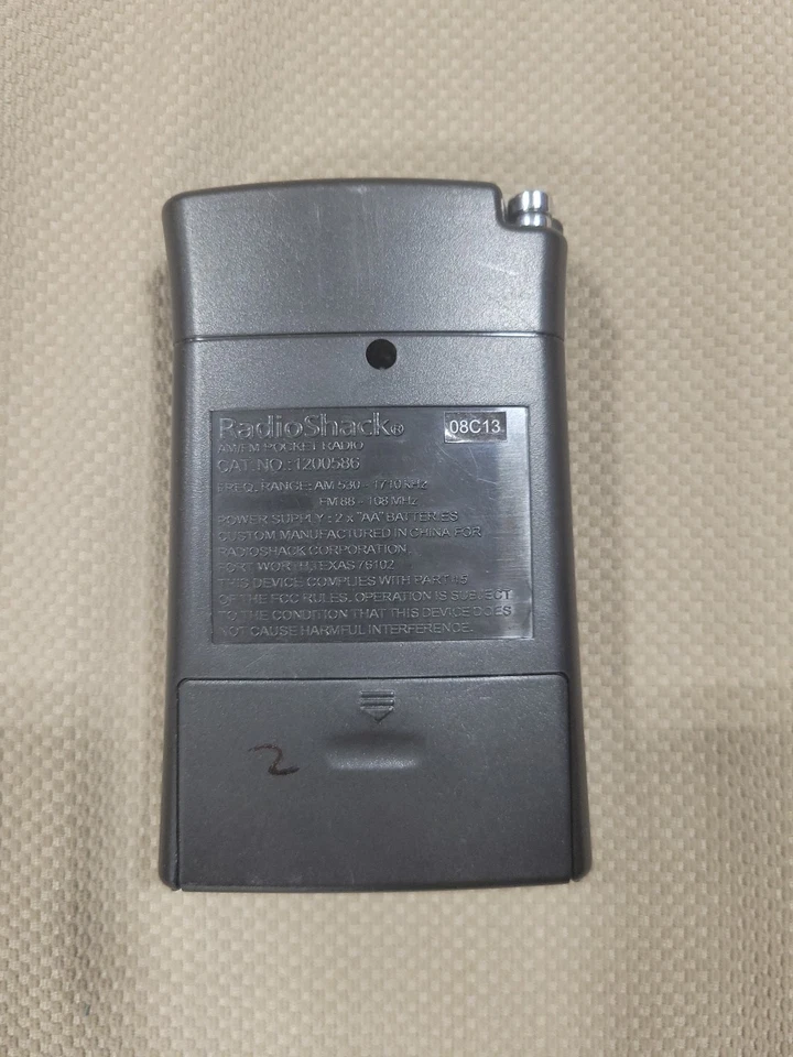 Vintage RadioShack AM/FM Pocket Radio 1200586 - Image 2 of 4