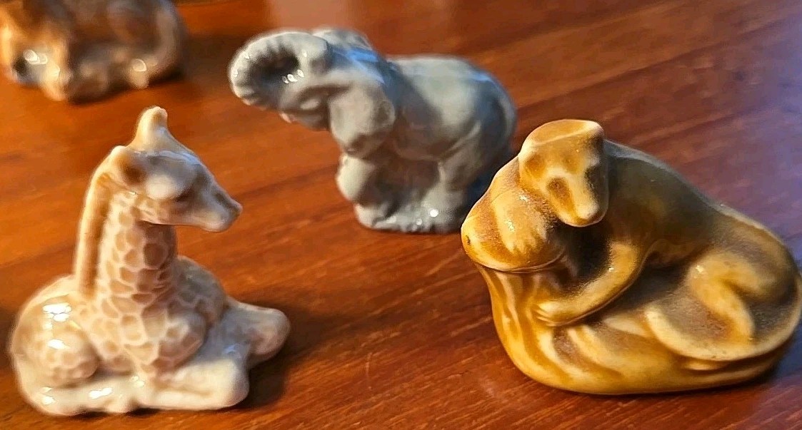 LOT OF 11 ASSORTED PORCELAIN WADE WHIMSIES FIGURINES ANIMALS RED ROSE TEA