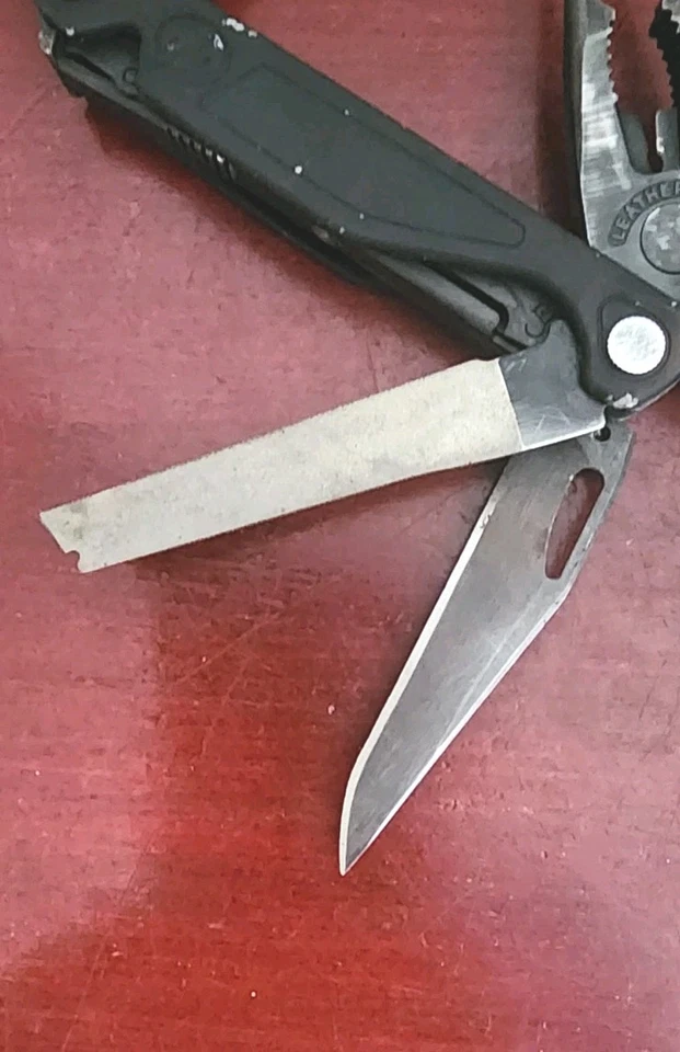 COLLECTIBLE LEATHERMAN CHARGE BLACK MULTI-TOOL. - Image 4 of 4