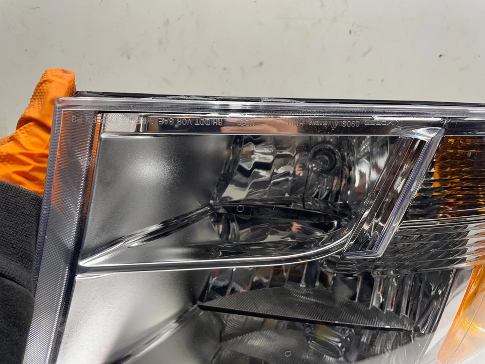 Genuine OEM RH HEADLIGHT FOR 2011 2012 DODGE RAM 1500 2500 3500 68001484AI - Image 2 of 4