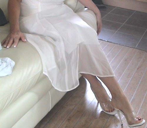 ***SALE*** Beautiful New Elegant Romantic Cream Dress with Corset Detail to Back - Picture 2 of 3