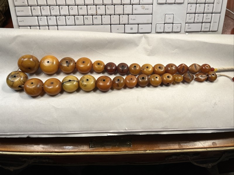 "AMBER COPAL ANTIQUE AFRICAN TRADE BEADS OF ADORNMENT NECKLACE, MURITANY