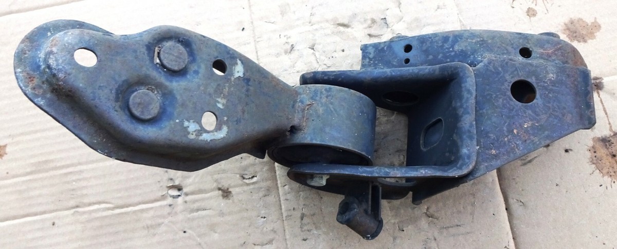 11321-50A06 N13 ENGINE E10 E13 E15 MOUNTING COMPLETE NISSAN SUNNY