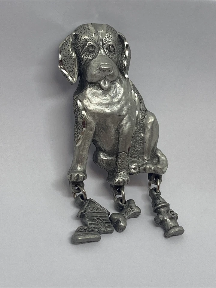 Broche vintage Spoontiques estanho assinado broche casinha de cachorro osso hidrante prata - Imagem 3 de 4